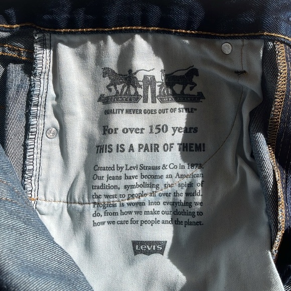 Levi Strauss 505 Denim Jeans Men’s 35 W X 32 L Dark Blue Wash Roomy Fit Classic - Picture 4 of 17